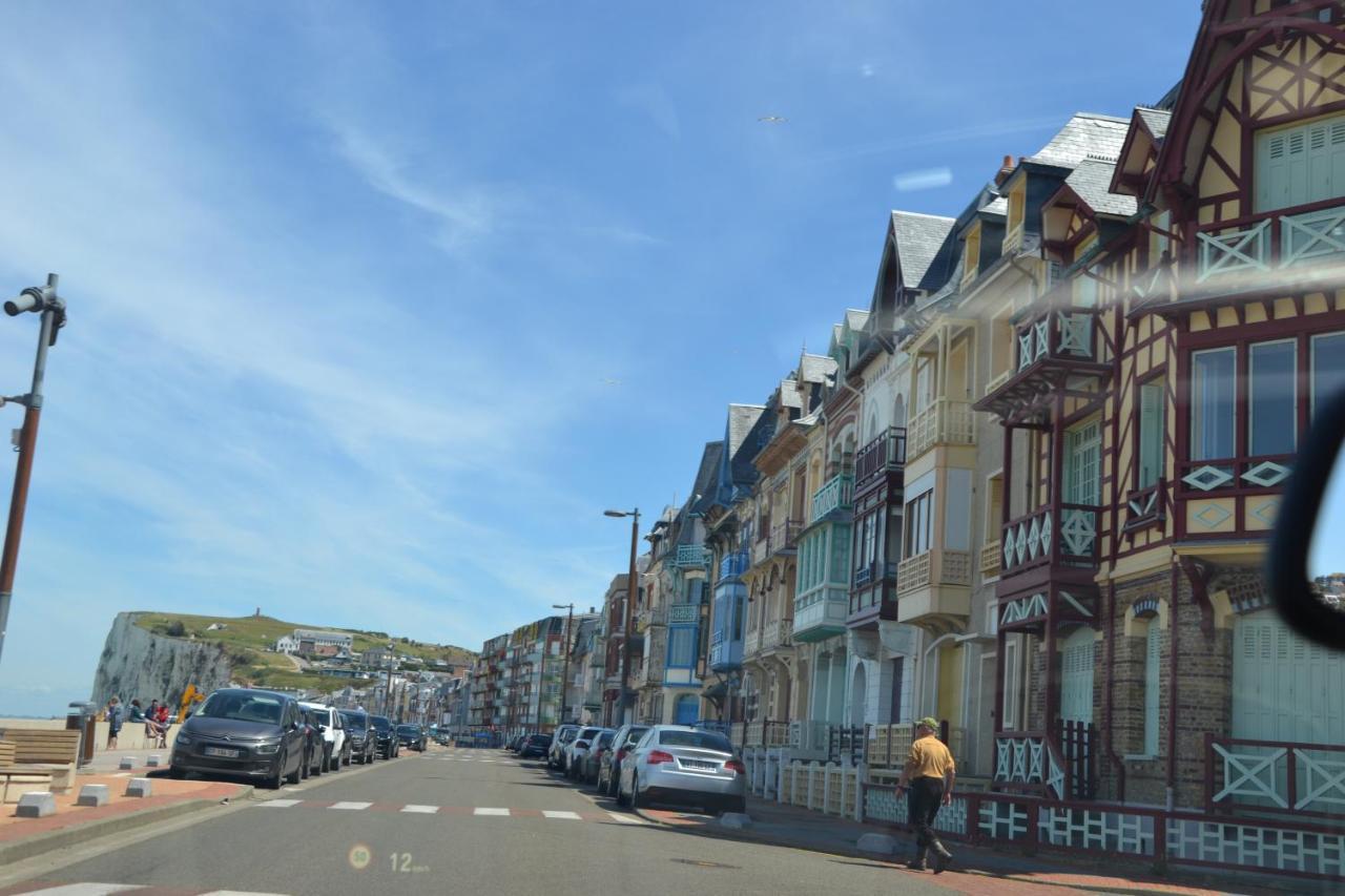B&B Hotel Le Treport Friville Eksteriør bilde