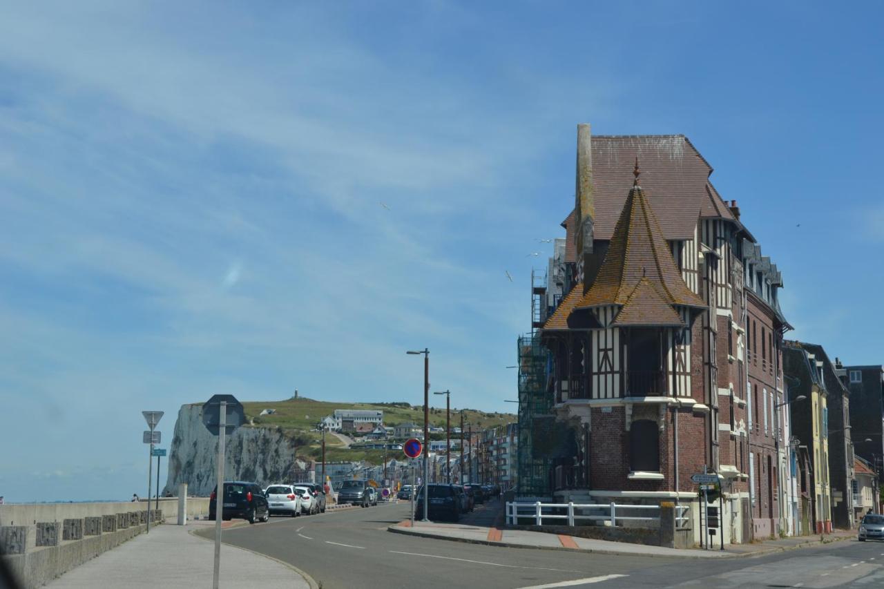 B&B Hotel Le Treport Friville Eksteriør bilde